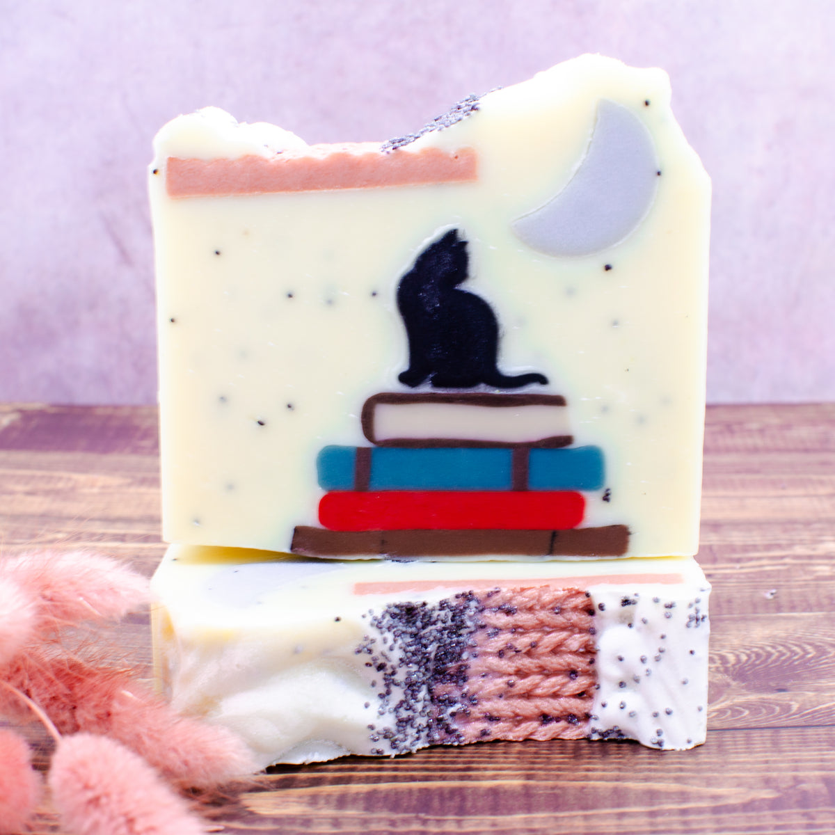 Cozy Witch Soap: handmade jojoba and avocado oil soap bar with a sandalwood and sweet tobacco scent (photo 2)