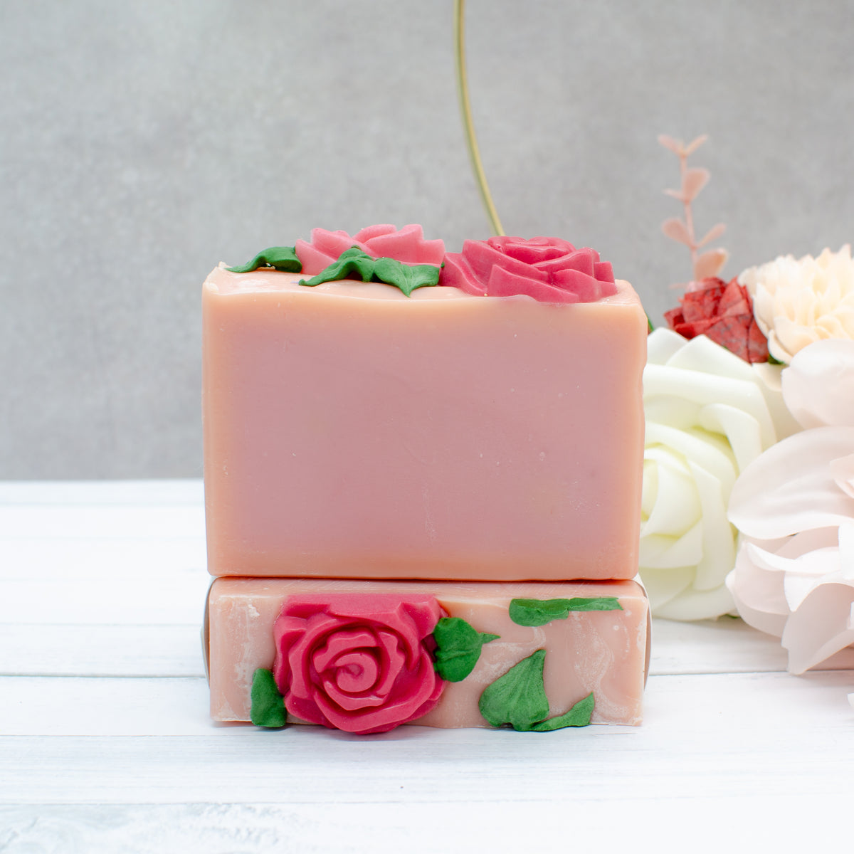 Queen's Garden Soap: rose, jasmine, and magnolia scented soap bar (photo 3)