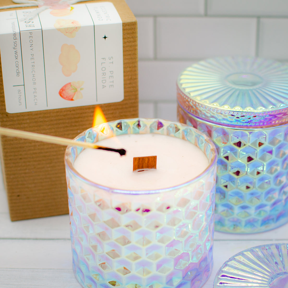 PRISM Candle - Blush: pink soy wax candle in an iridescent glass jar, peach and peony scent (photo 3)